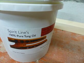 This tung oil delivered by skinboat.org contains pure oil only, and no solvents at all